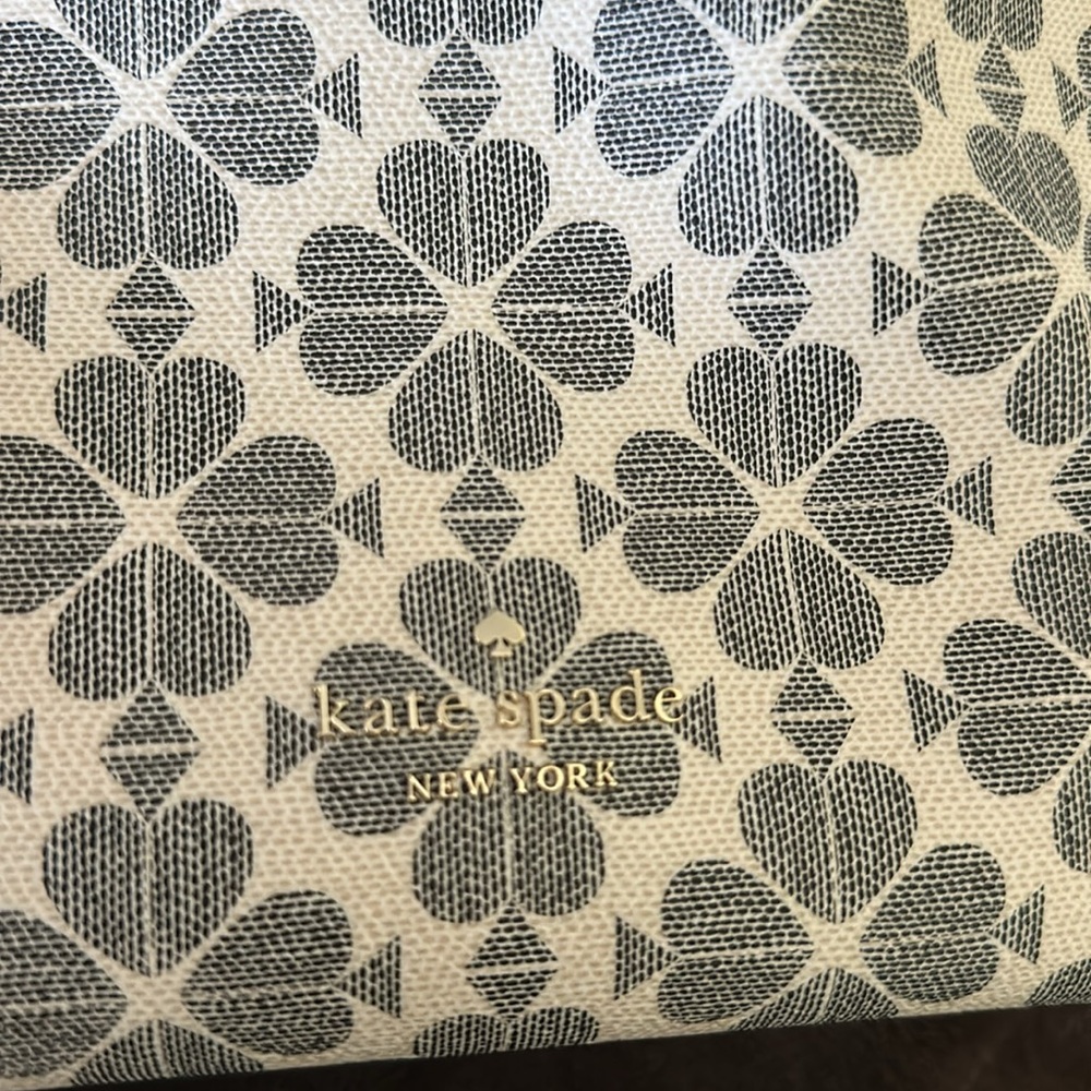 Kate Spade - Spade Flower Small Bucket Bag - Picture 7 of 13